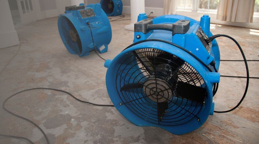 Why choose water damage restoration service for emergency flood repair in Springfield